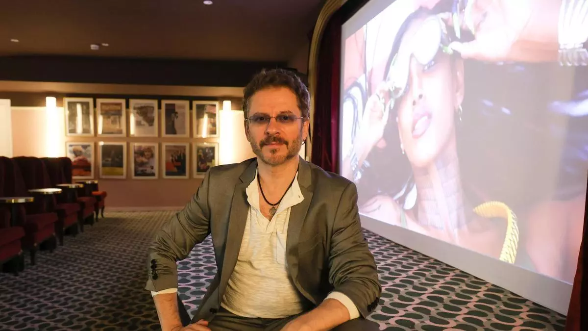 El cineasta Juanma Bajo Ulloa, en Ibiza: «Cuanto más enferma está la sociedad, menos quiere mirarse en el espejo»