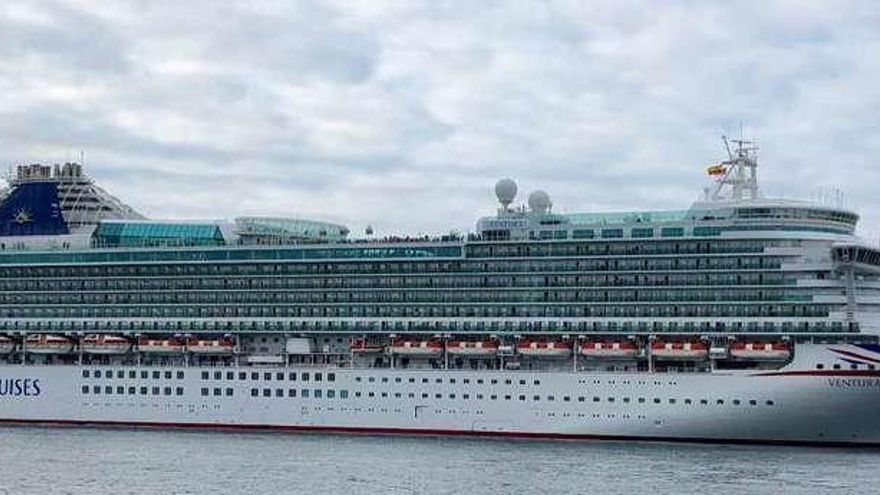 Un crucero que iba a La Coruña se desvía a Gijón por el mal tiempo