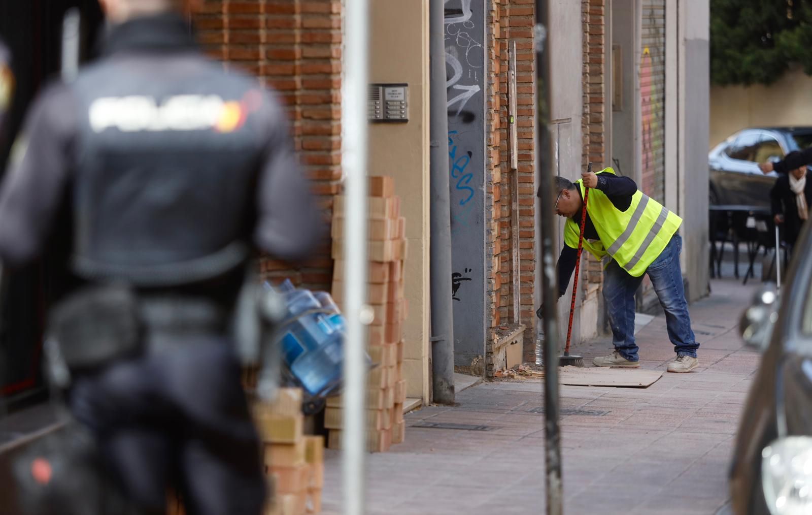 Así ha sido el desalojo de una vivienda en la calle de Don Teobaldo en Zaragoza