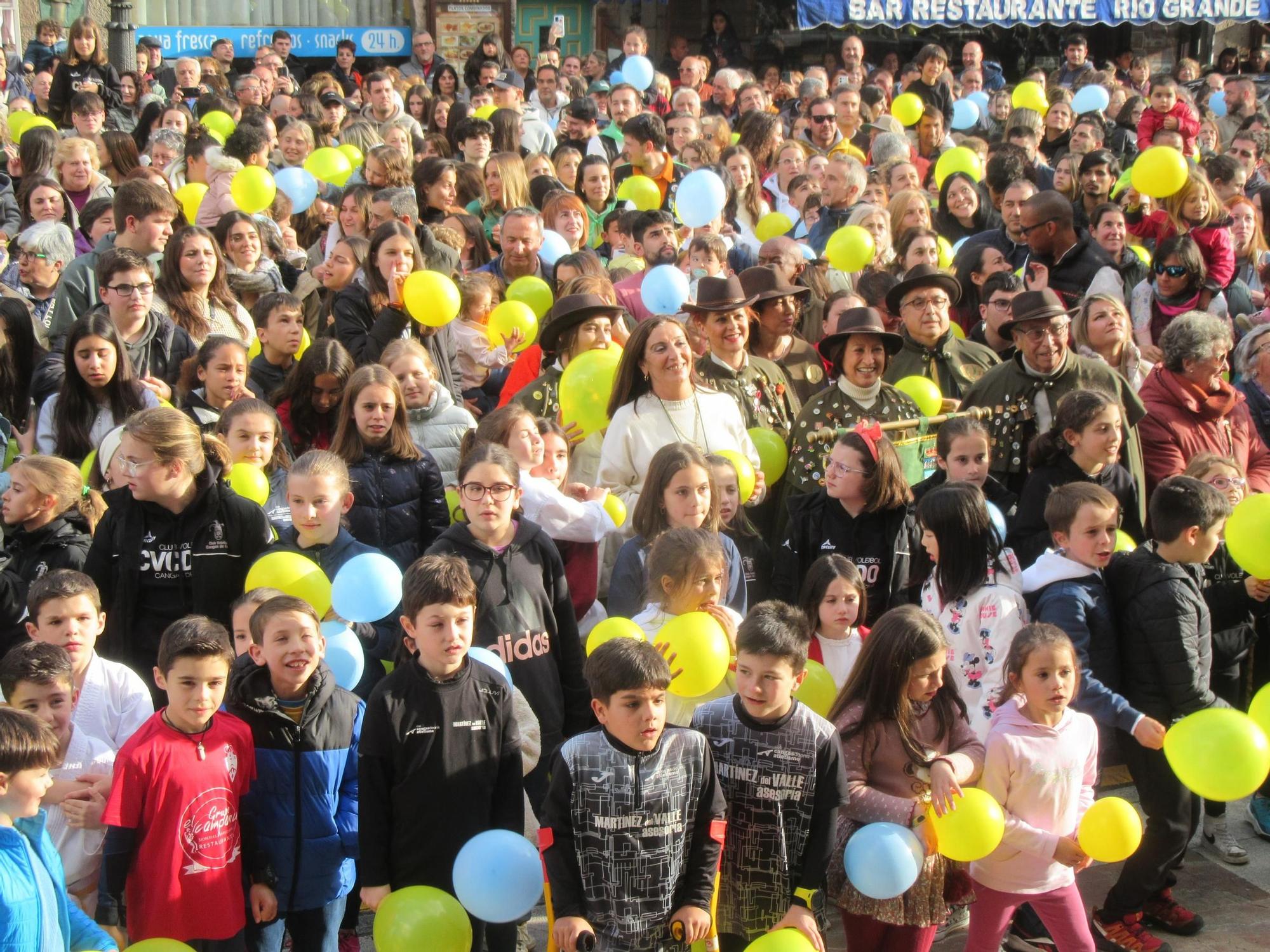 El Grand Prix reúne a cientos de vecinos en Cangas de Onís