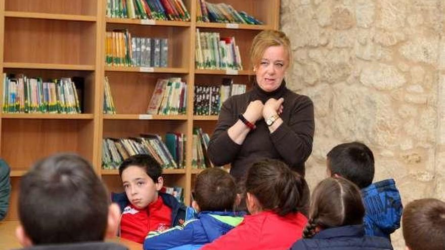 Garrido lleva toda su vida profesional en la biblioteca. // Bernabé