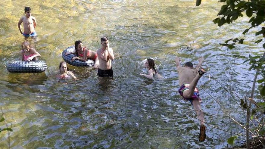 Bañistas en La Chalana.