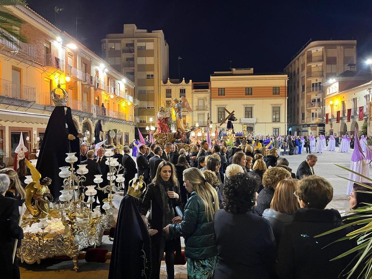 Emotiva y solemne procesión del Santo Entierro en Nules