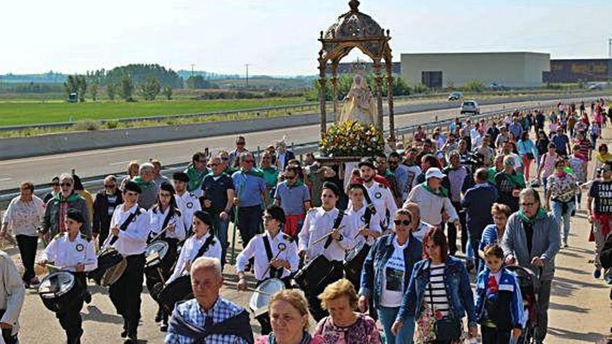 Peregrinos y devotos en la romería del Cristo de Morales del pasado año.