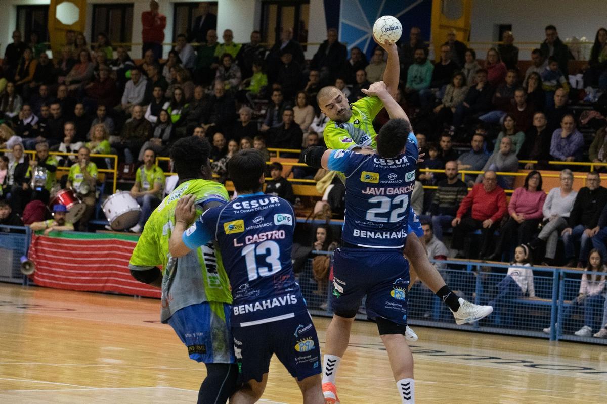 El Balonmano Zamora Enamora empata en el debut de Diego Soto