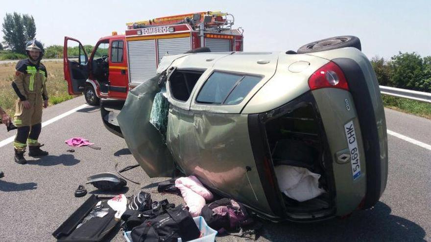 Tres heridos, entre ellos un bebé, en un accidente en la AP-68 en Alagón