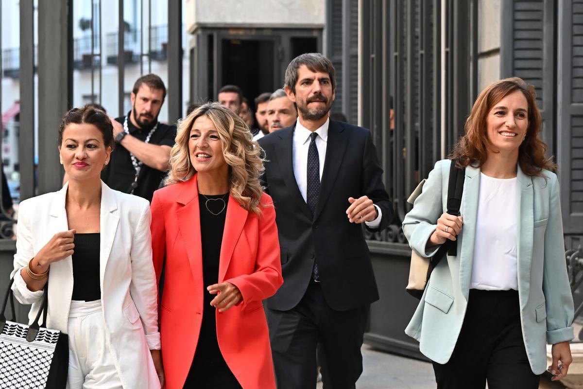 La ministra de Juventud e Infancia, Sira Rego, la vicepresidenta segunda y ministra de Trabajo Yolanda Díaz, el ministro de Cultura, Ernest Urtasun y la titular de Sanidad, Mónica García, en una imagen de este mes de septiembre a su llegada al Congreso.