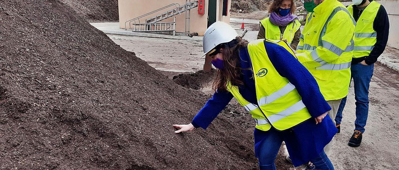 Imagen del compost en una de las pequeñas plantas que ya funcionan en Mallorca para reutilizar los lodos de depuradoras. | CONSELL