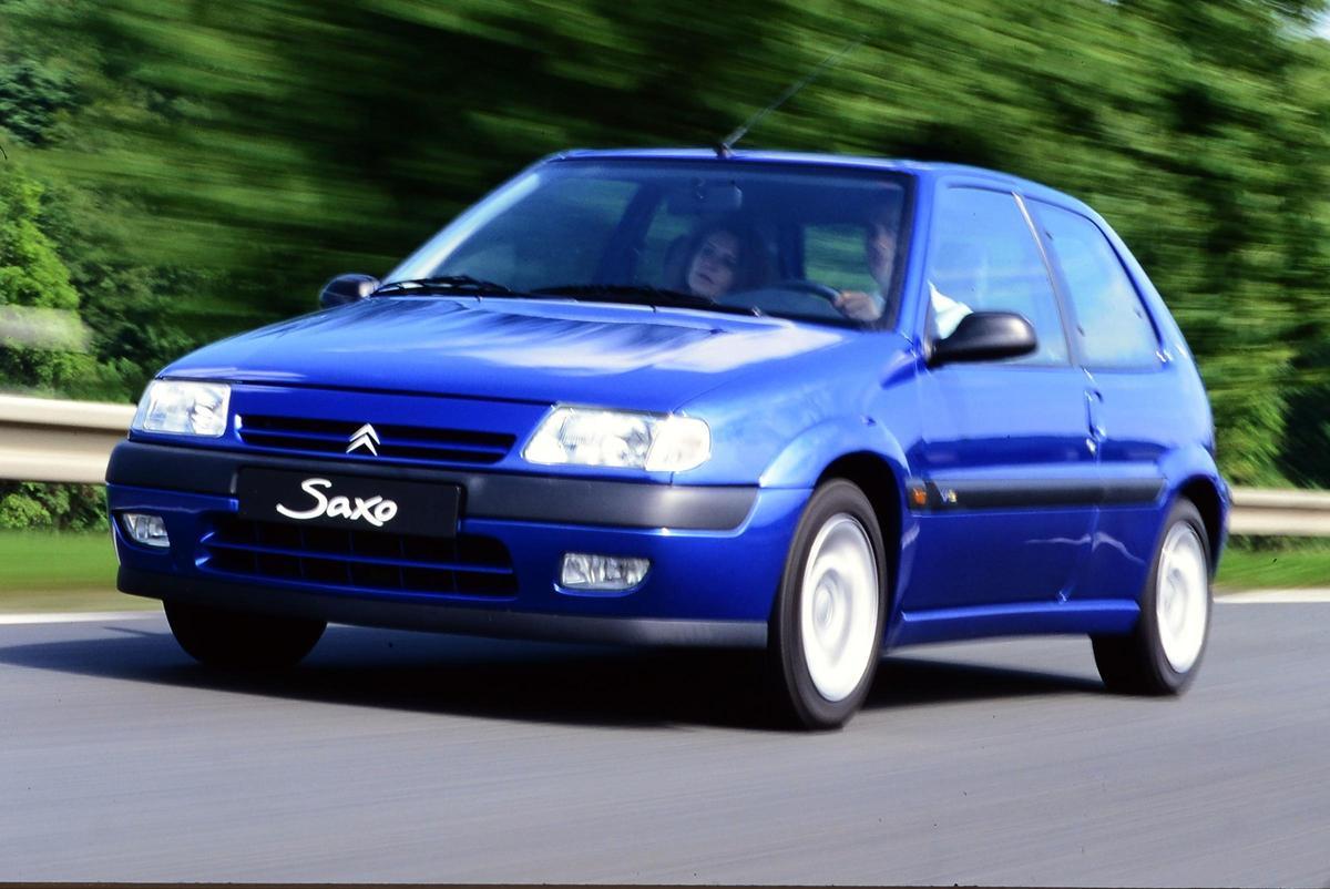 Citroën Saxo mostrando la parte delantera del coche