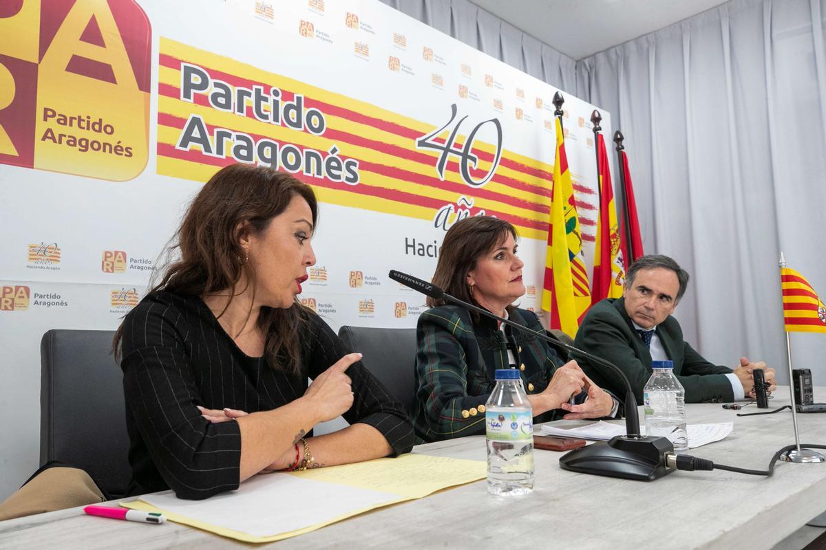 Marina Sevilla y Elena Allué, durante una comparecencia en la sede del partido.