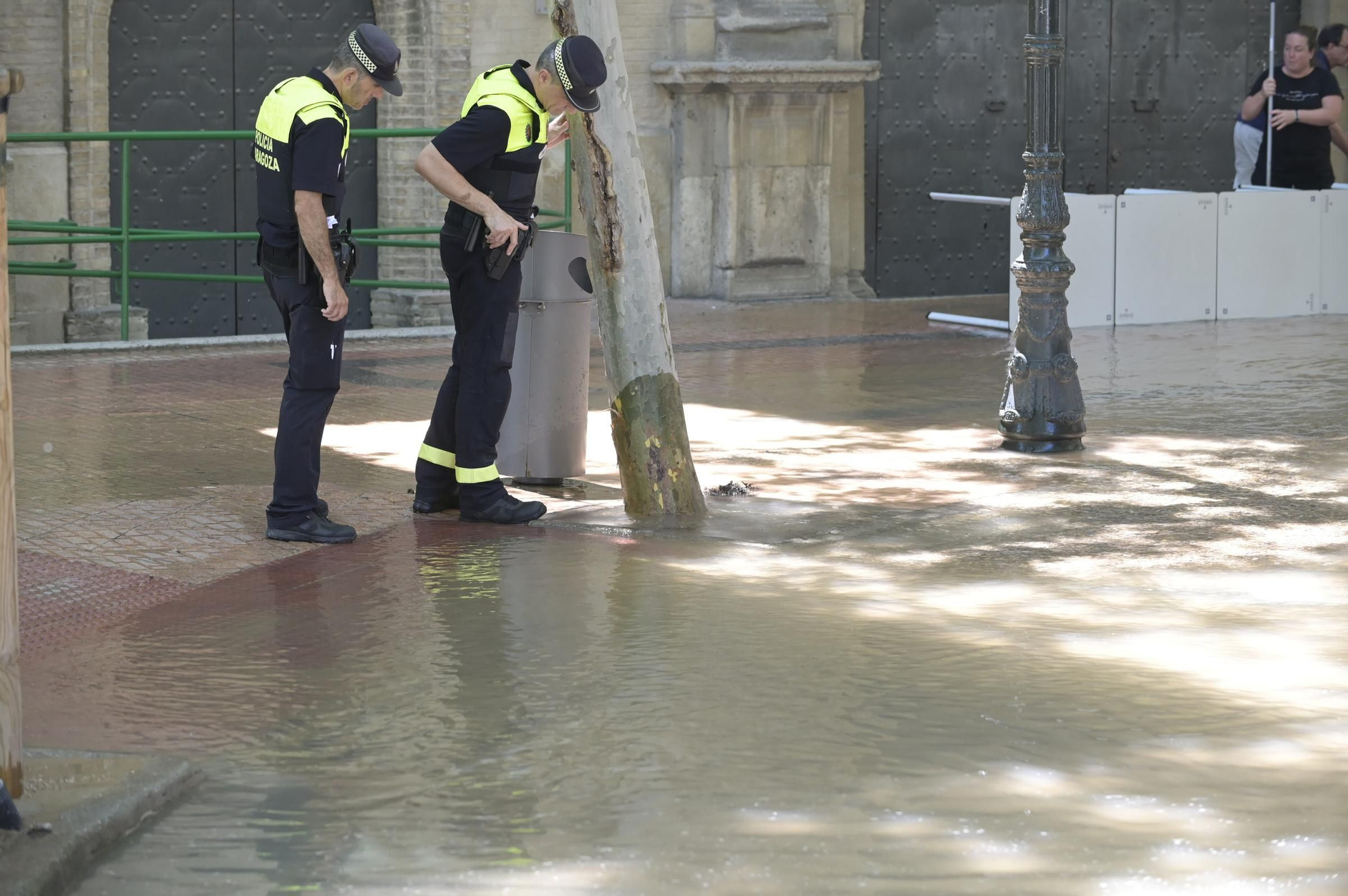 En imágenes | Reventón en la plaza San Miguel de Zaragoza