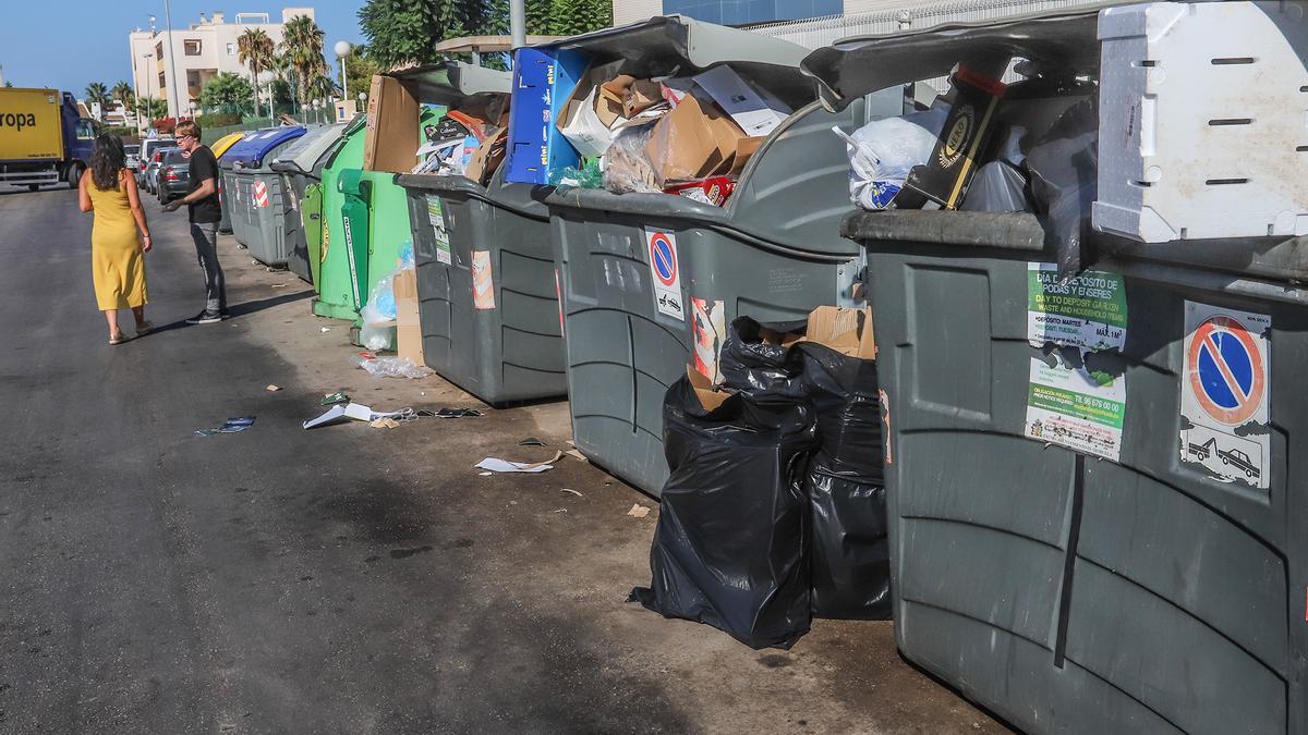 El Ayuntamiento dispone un servicio especial de aseo urbano en la campaña navideña