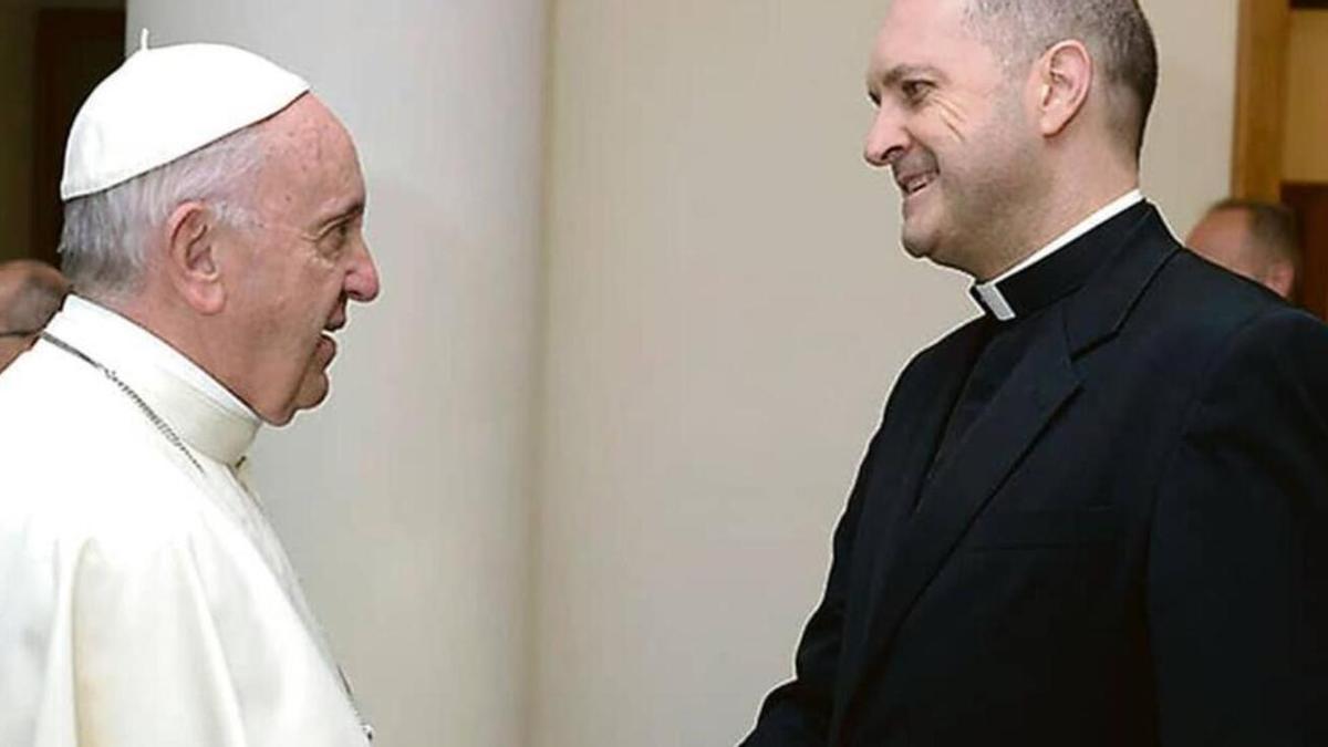 El valenciano José Brosel, canónigo de Roma, con el papa Francisco.