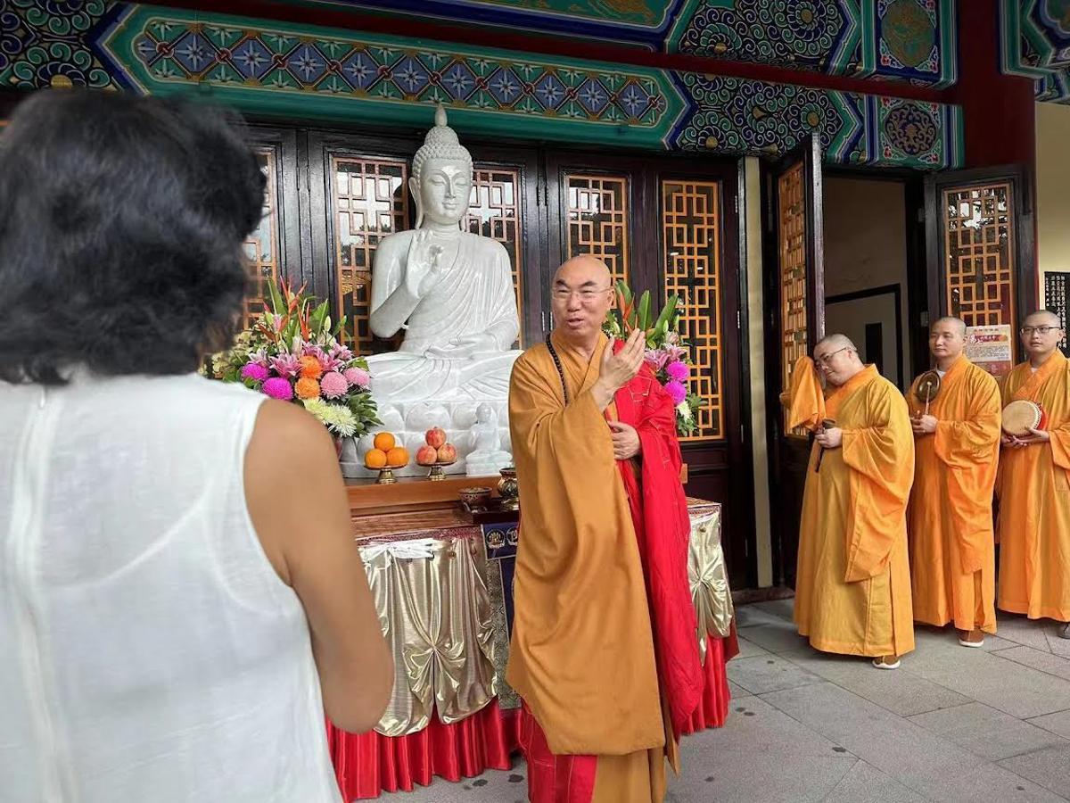 La réplica del Buda de Cáceres viaja a Asia.