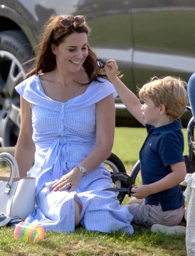 Kate Middleton pasando un día junto a su familia con vestido de Zara