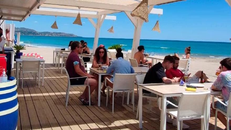 La playa Heliópolis cuenta con tres nuevos chiringuitos esta temporada.