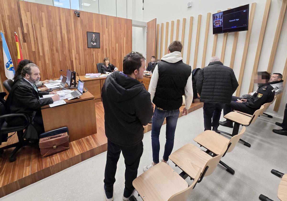 A juicio cuatro percebeiros acusados de furtivismo en Baiona
