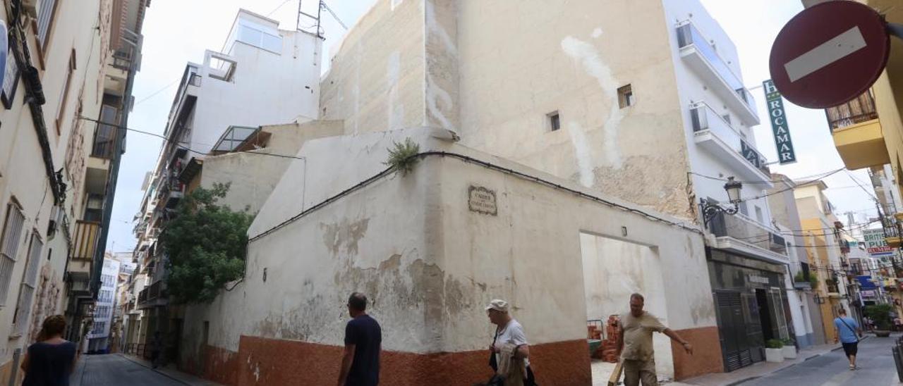 Los restos de la vivienda en el solar que ocupará el nuevo hotel en el casco antiguo.