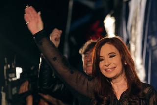 Cristina Kirchner arrasa con el 53% de los votos