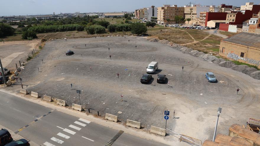 Catarroja adecúa el parking de Pelayo para ganar más plazas de estacionamiento
