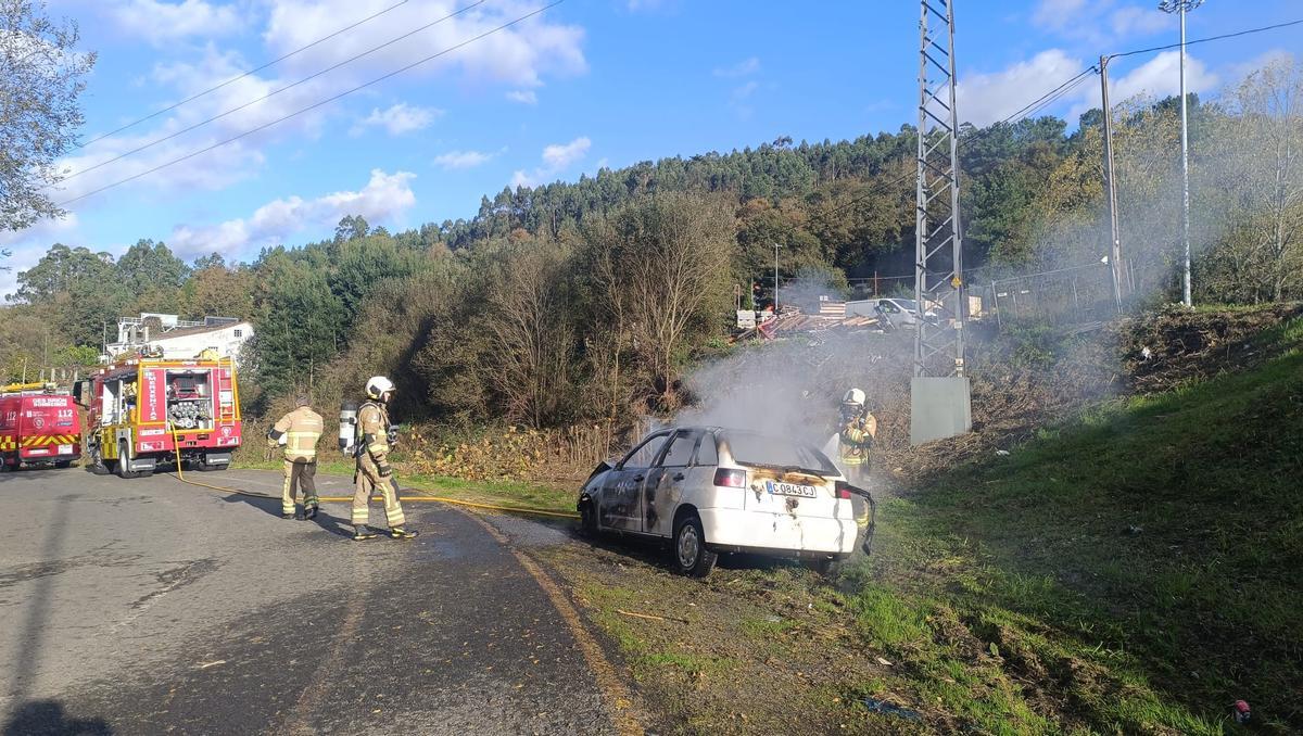 El incendio causó una densa humareda