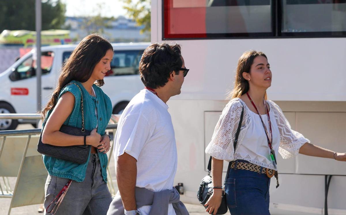 Victoria Federica paseando por el paddock de Cheste