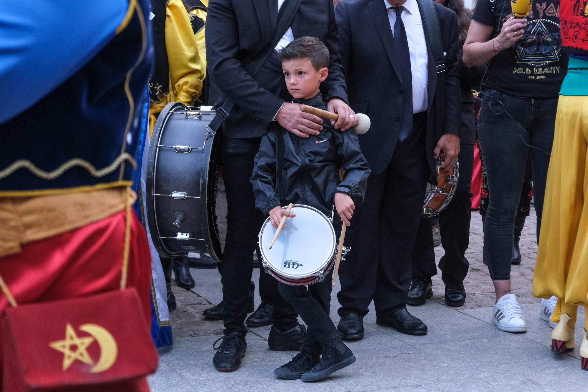 ¡Elda ya está en fiestas! Así ha sido la Entrada de bandas y el pasodoble "Idella"