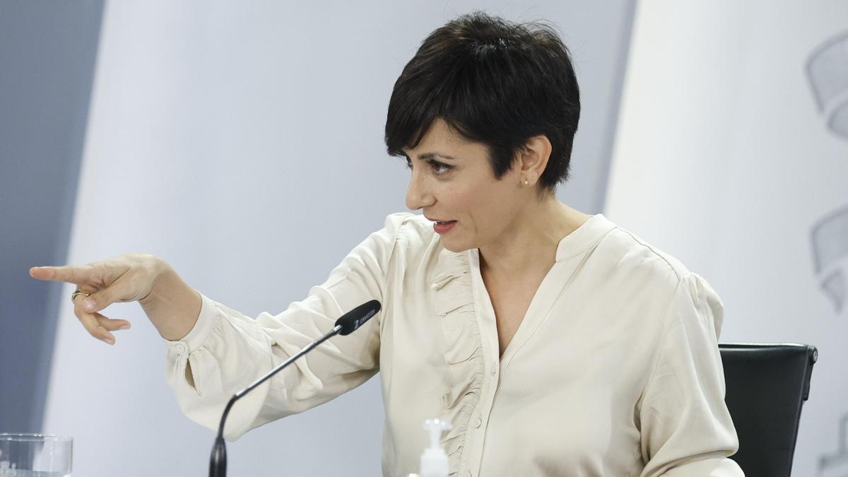 La ministra Portavoz, Isabel Rodríguez, en una rueda de prensa posterior al Consejo de Ministros, en el Complejo de La Moncloa, a 3 de diciembre de 2021, en Madrid (España).