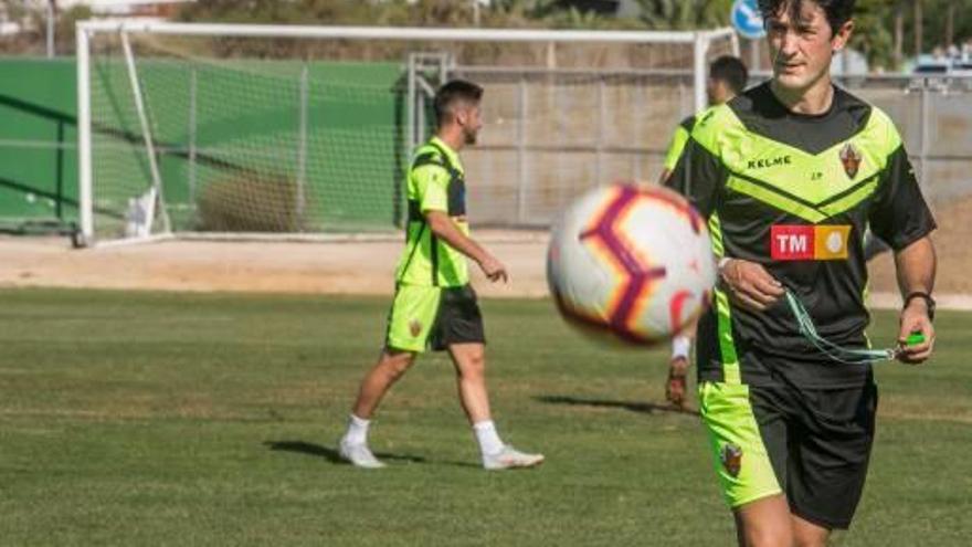 Pacheta, durante el entrenamiento de ayer en el campo anexo.