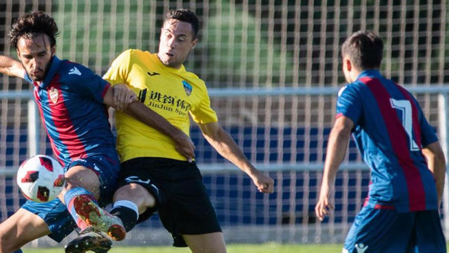 El Atlético Levante pierde el triunfo en los últimos minutos