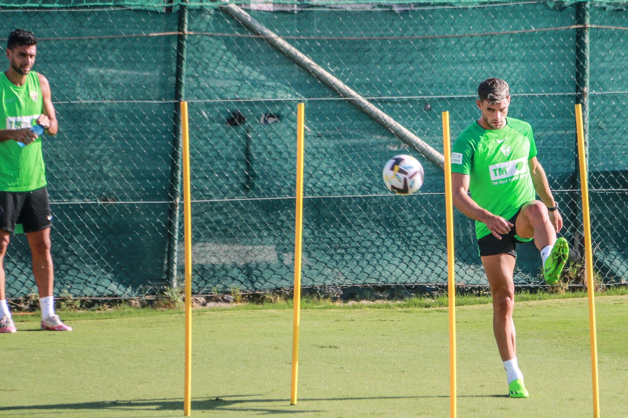 Entrenamiento del Elche CF en La Finca Golf Resort en Algorfa