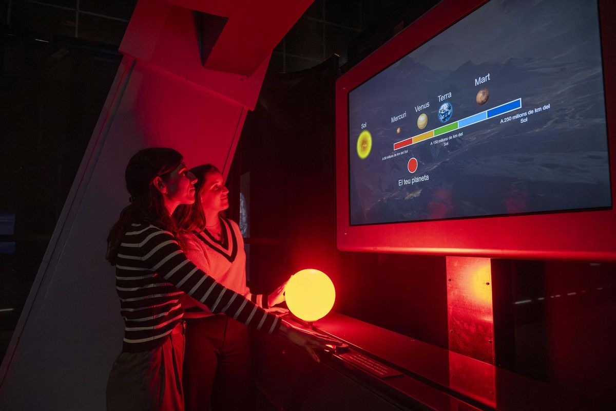Elementos interactivos, maquetas, piezas reales y material audiovisual sirven para ubicar al visitante