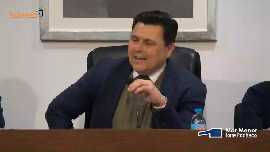 El alcalde de San Javier expulsa a un concejal de Unidas Podemos del pleno