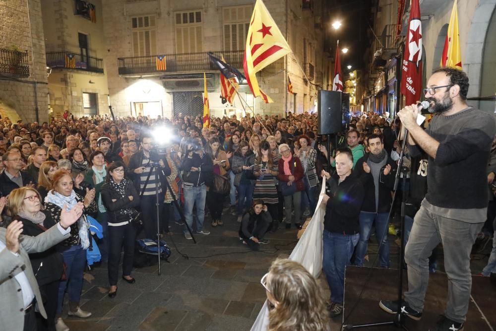 Concentració a la Plaça del Vi per reclamar l'alliberament dels consellers cessats