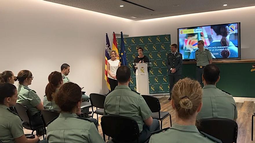 La directora general de la Guardia Civil presenta en Palma la nueva área de derechos humanos, igualdad y diversidad