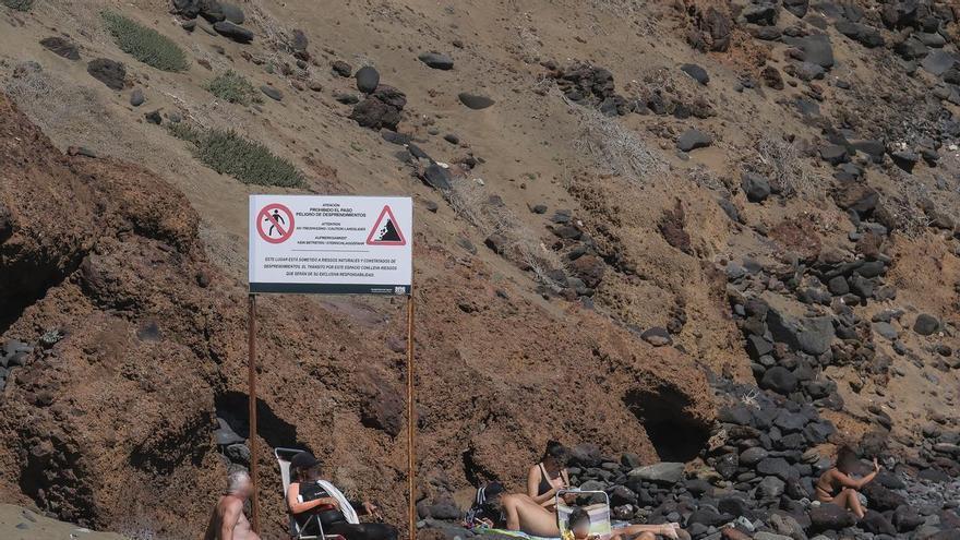 Por qué toman el sol en una zona peligrosa: un estudio revela un alto riesgo de derrumbes en el roque de El Burrero