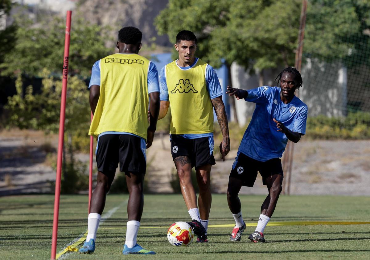 Miki Bosch, en un entrenamiento de pretemporada anterior a su lesión muscular.