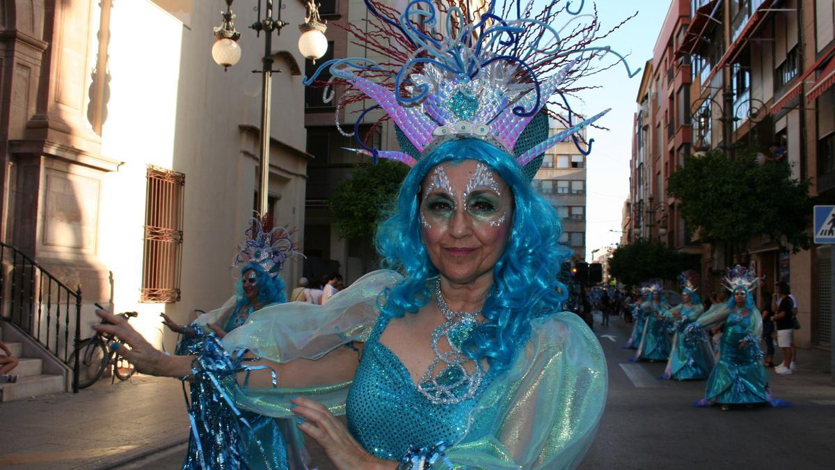 Plumas y lentejuelas en el Carnaval de Lorca con más ritmo - La Opinión de  Murcia