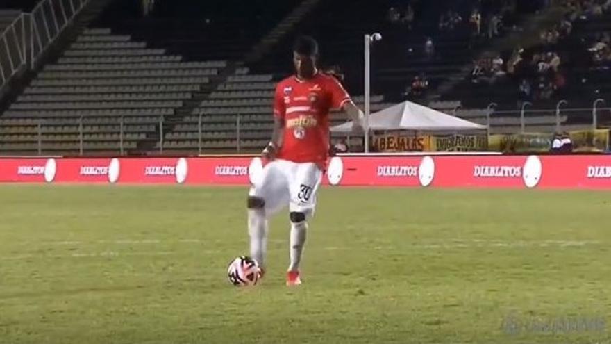 ¡Increíble! Fallan todos los penaltis a modo de protesta por un gol anulado...