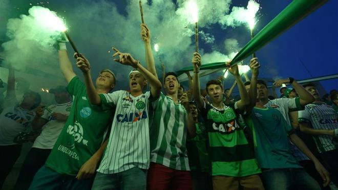 Chapecó homenajeó a los suyos con el corazón roto