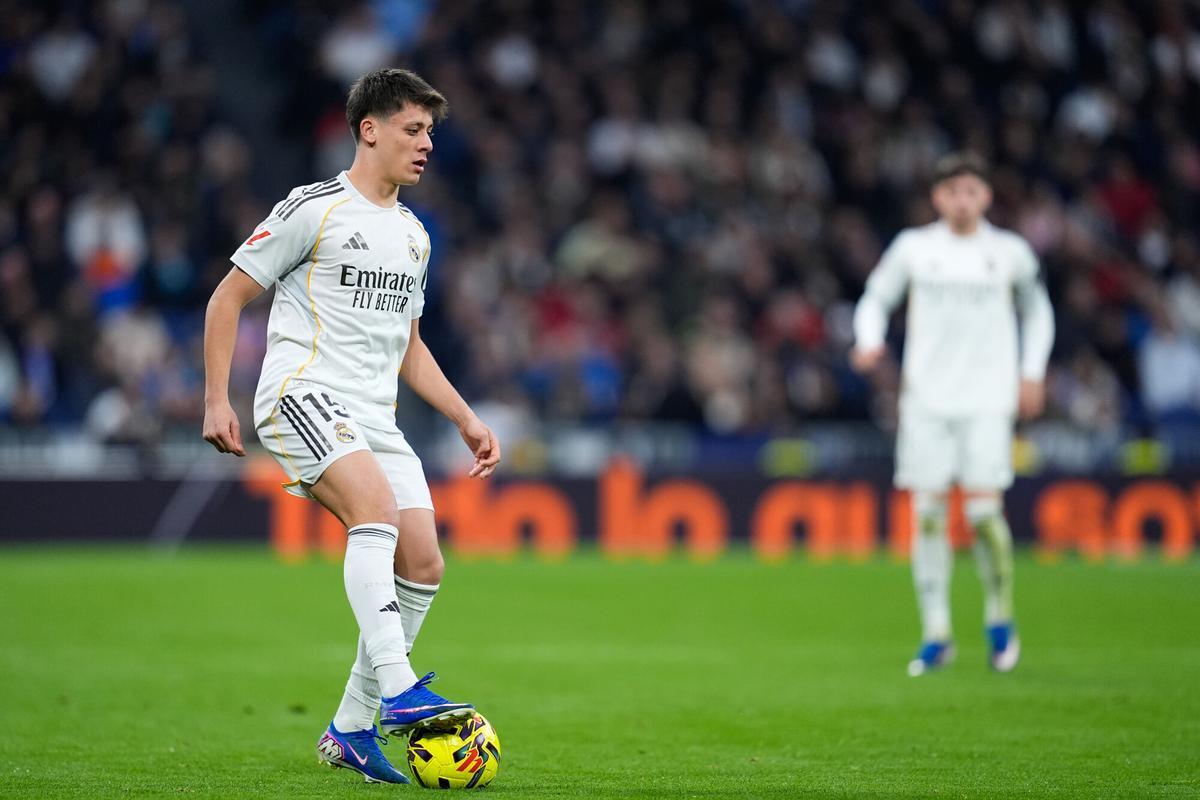 Arda Guler, durante el partido entre el Real Madrid y el Levante en el Bernabéu