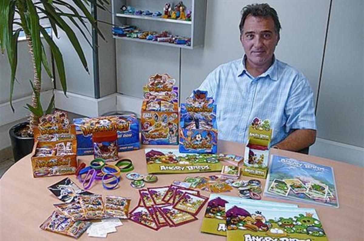 Col·lecció 8 Gironés, amb diversos dels productes que edita E-max. Col·lecció 8 Gironés, amb diversos dels productes que edita E-max.