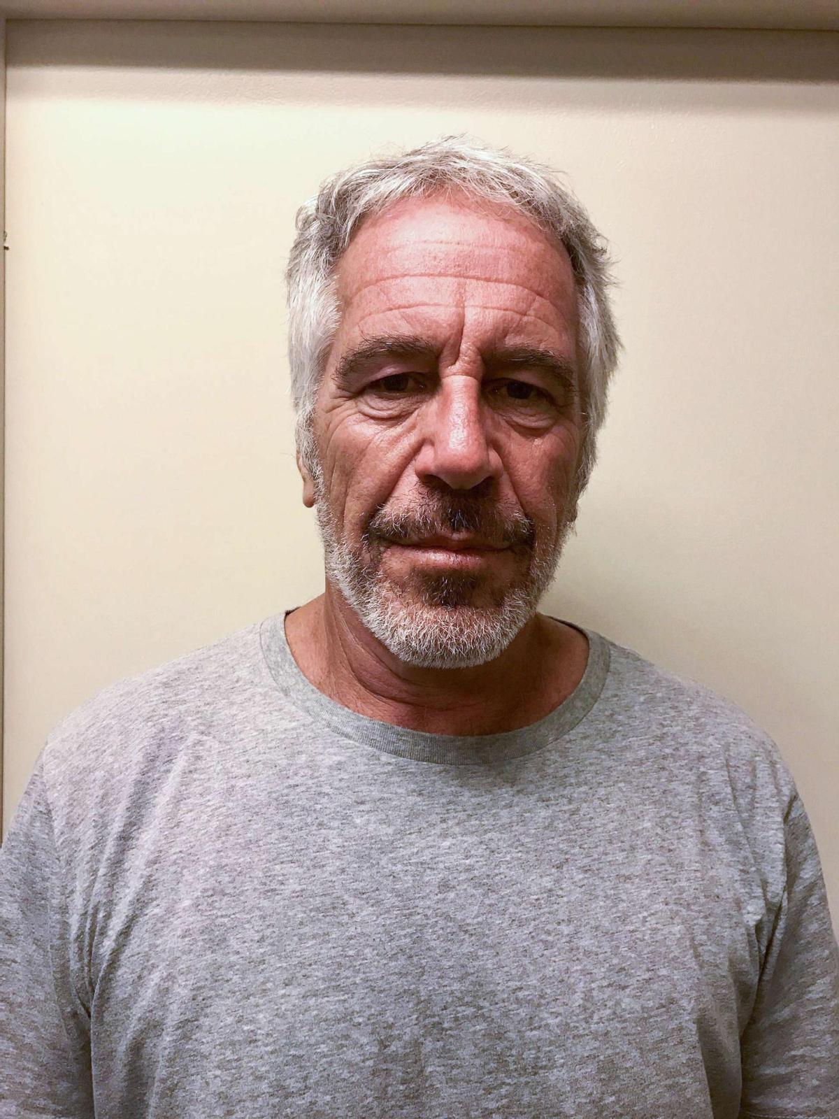 Jeffrey Epstein, pocos antes de suicidarse en una cárcel de Nueva York, según la versión oficial.