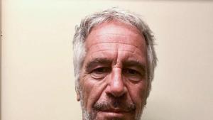 Jeffrey Epstein, pocos antes de suicidarse en una cárcel de Nueva York, según la versión oficial.