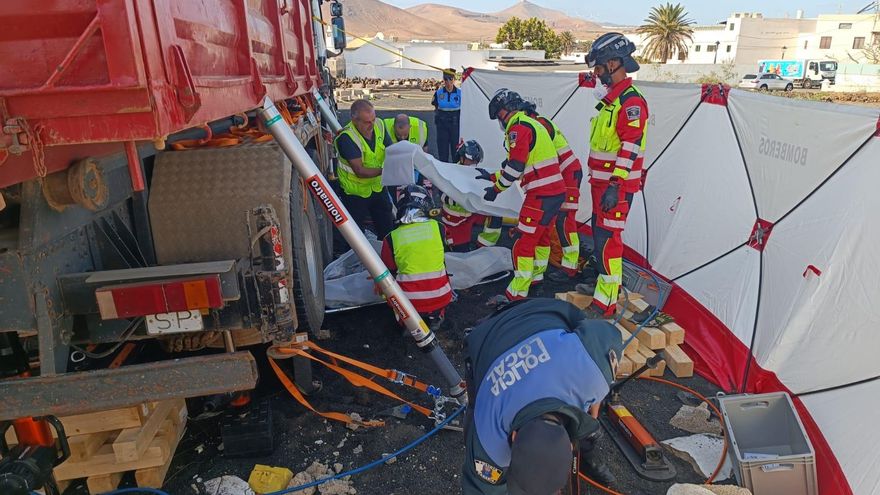 Un hombre muere al ser atropellado por un camión sin conductor