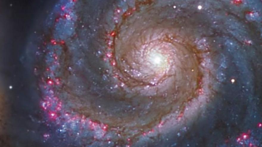 El paso de una galaxia satélite moldeó la forma exterior de la Galaxia Remolino