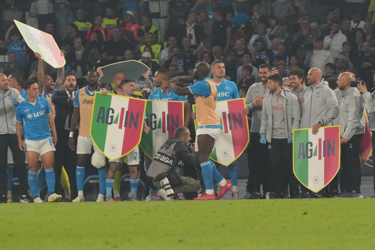 Los jugadores del Nápoles celebran el Scudetto
