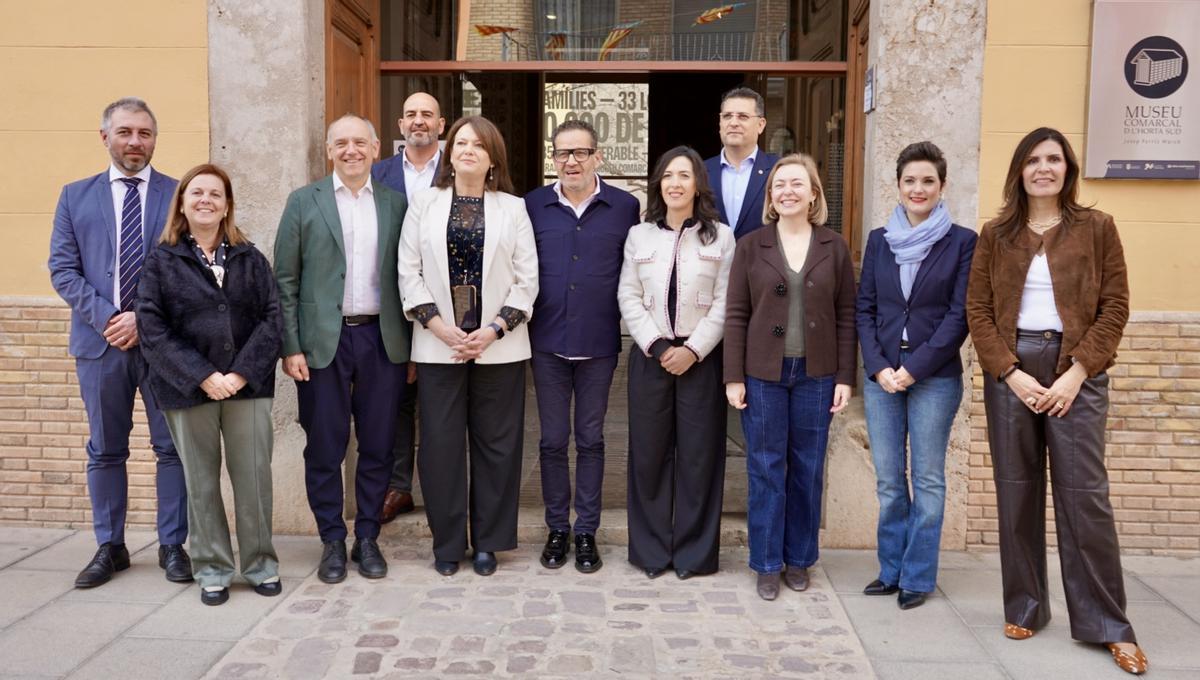 La reunión de Paternalia, con María Ángeles Pallarés a la derecha de la imagen.