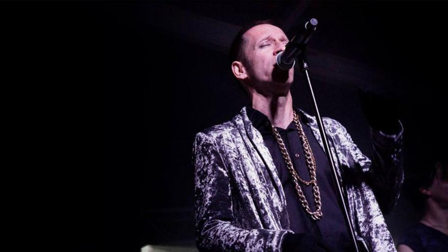 La fiebre por Tino Casal invade Porlier con el tributo de &quot;Billy Boy &amp; Los Ácratas&quot;