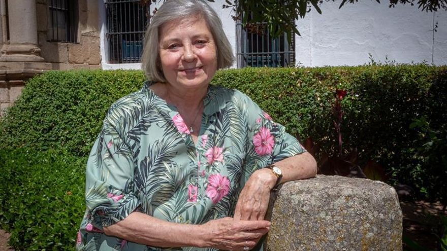 Tina Sainz: "La derecha ve la cultura como una panda de rojos que hacen  cosas"
